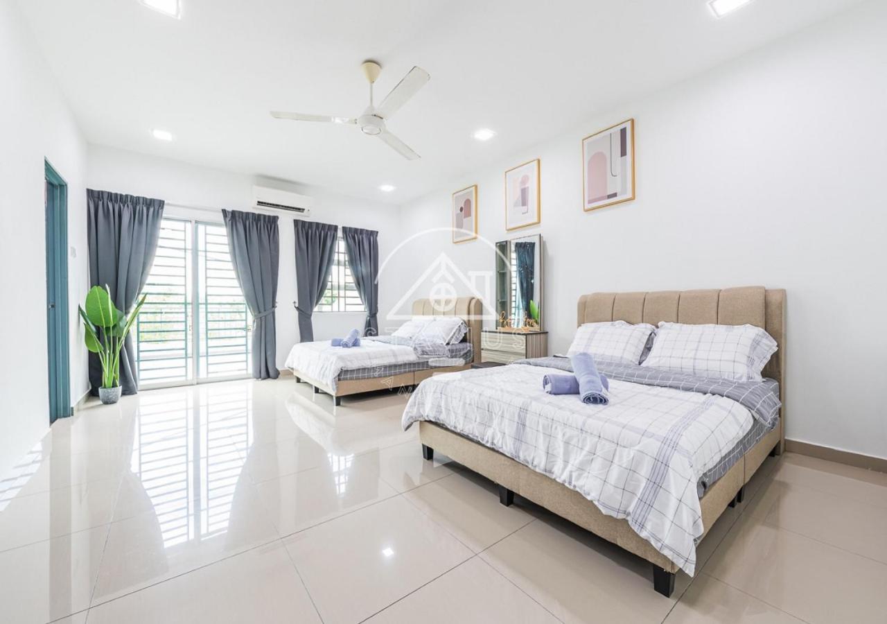 10-14pax 4br Double Storey House * Port Dickson