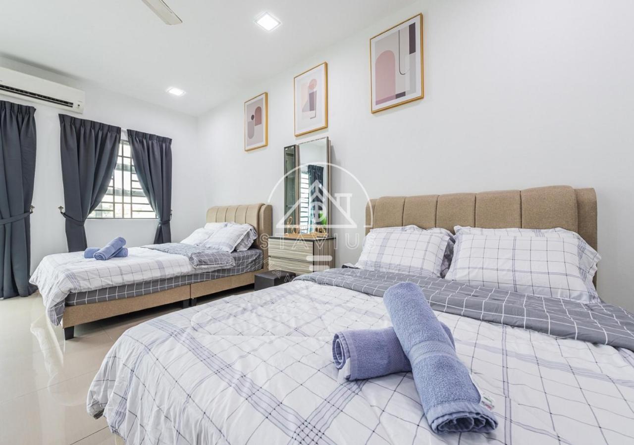 10-14pax 4br Double Storey House Holiday home Port Dickson